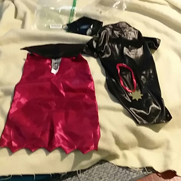 Universal Monster Classic Vampire Costume - Picture 5 of 11